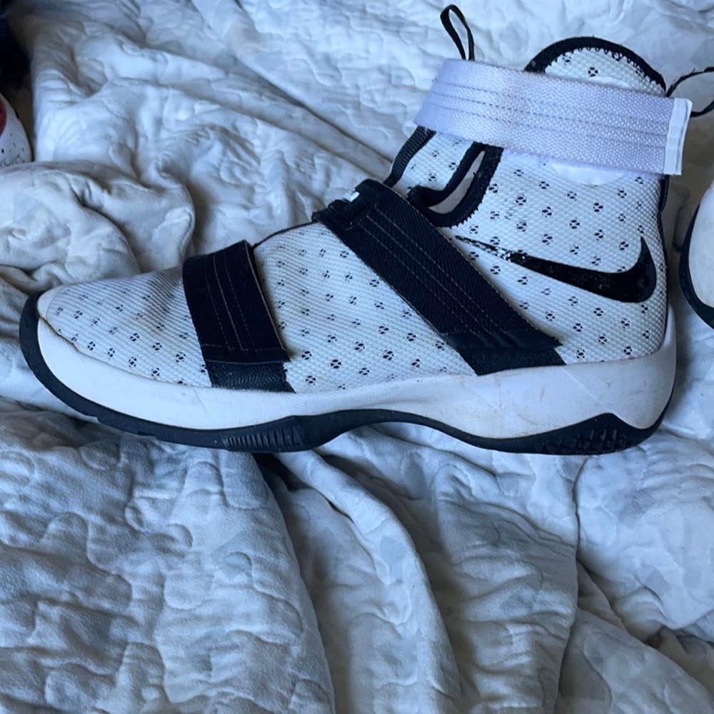 Nike LeBron James soldier 10